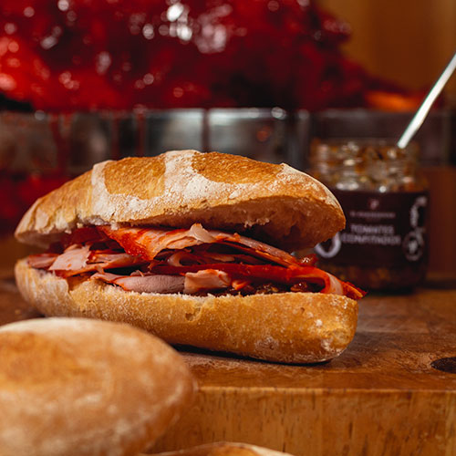 Sándwich Jamón artesanal dulce con tomates confitados